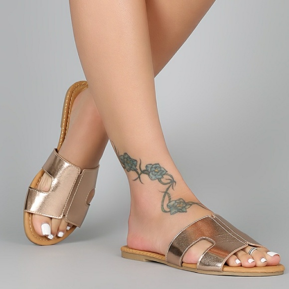 SALE NEW Metallic Rose Gold Slip-on sandals - Picture 4 of 7